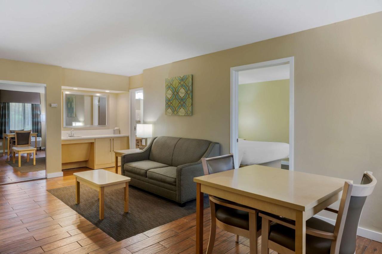 Best Western Plus South Coast Inn Голета Экстерьер фото