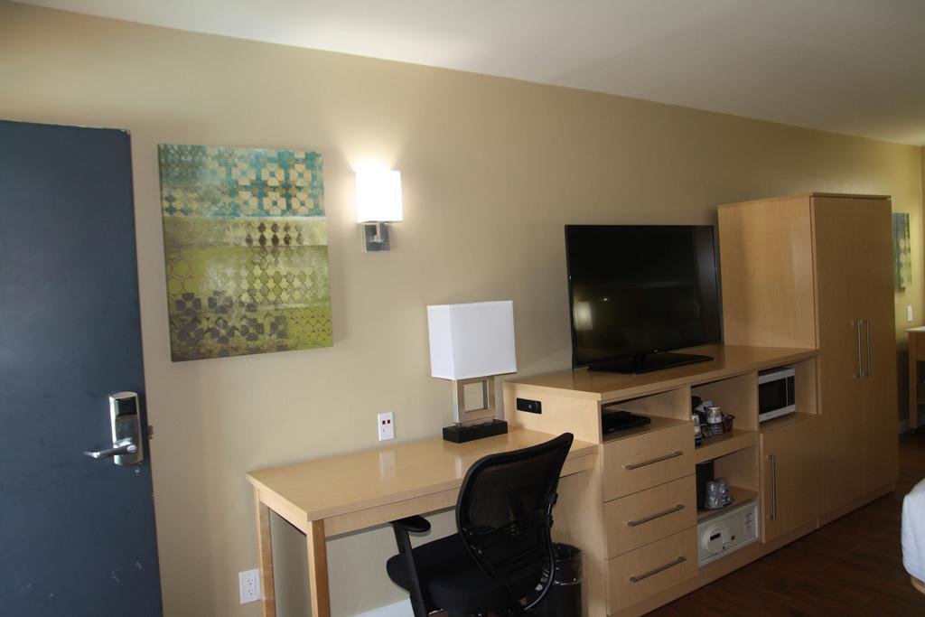 Best Western Plus South Coast Inn Голета Номер фото
